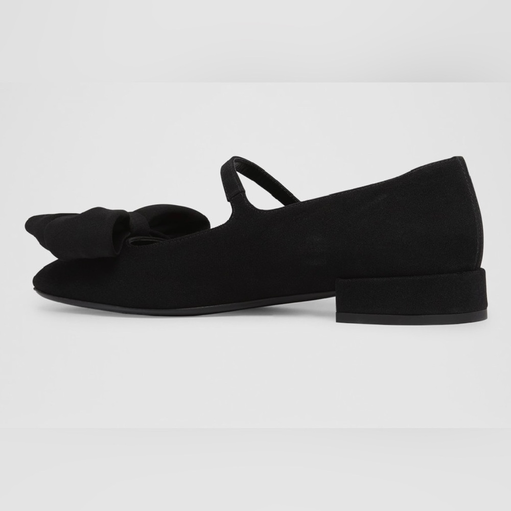 Valentino Garavani
Satin Bow Mary Jane Ballerina Flats $1,100